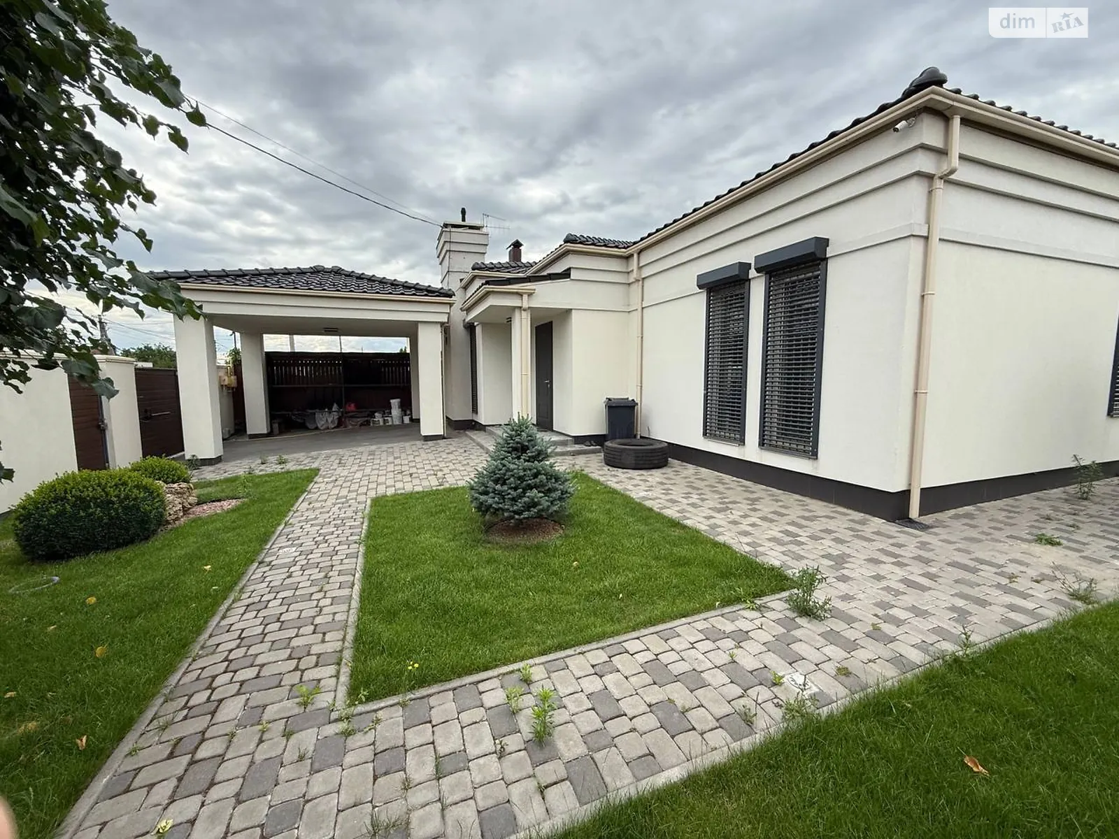 Сдается в аренду одноэтажный дом 162.6 кв. м с камином, цена: 3000 $ - фото 1