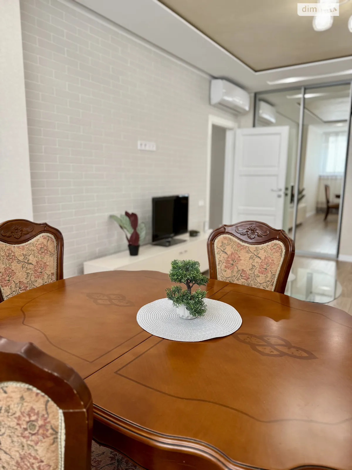 Продается 3-комнатная квартира 124.2 кв. м в Киеве, ул. Невская, 4Г - фото 1