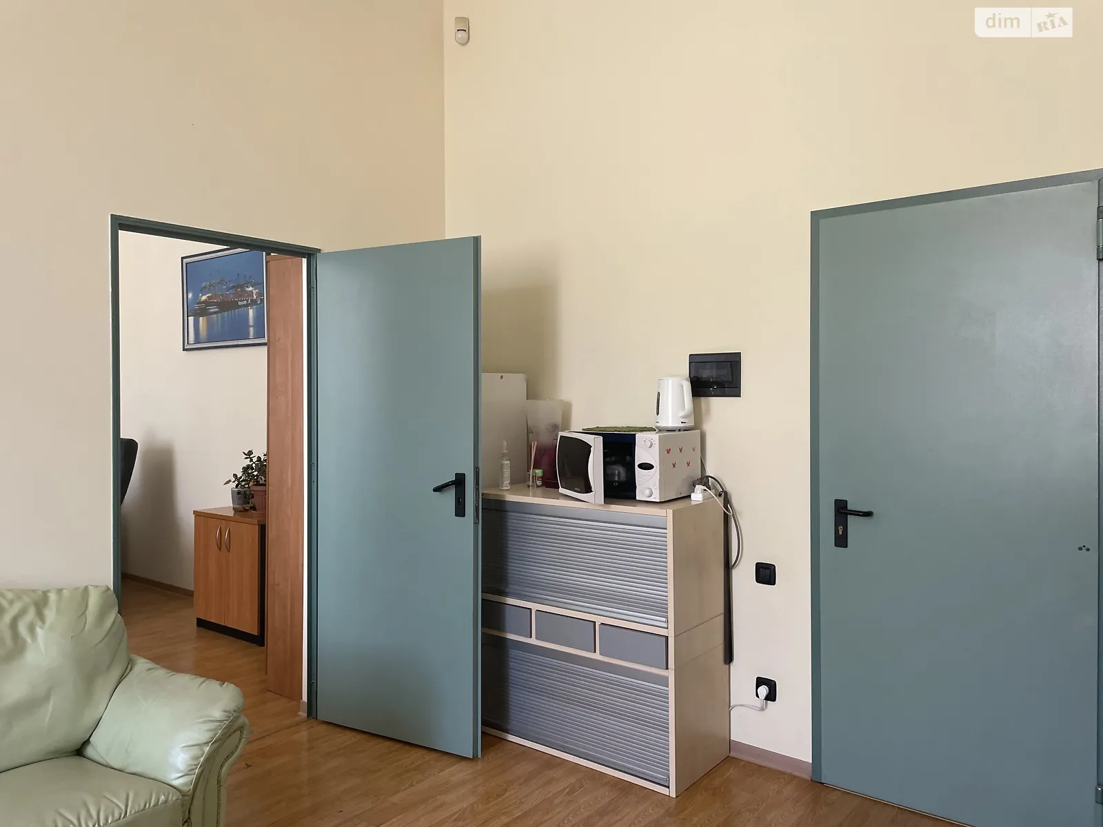 Сдается в аренду офис 240 кв. м в бизнес-центре, цена: 84000 грн - фото 1