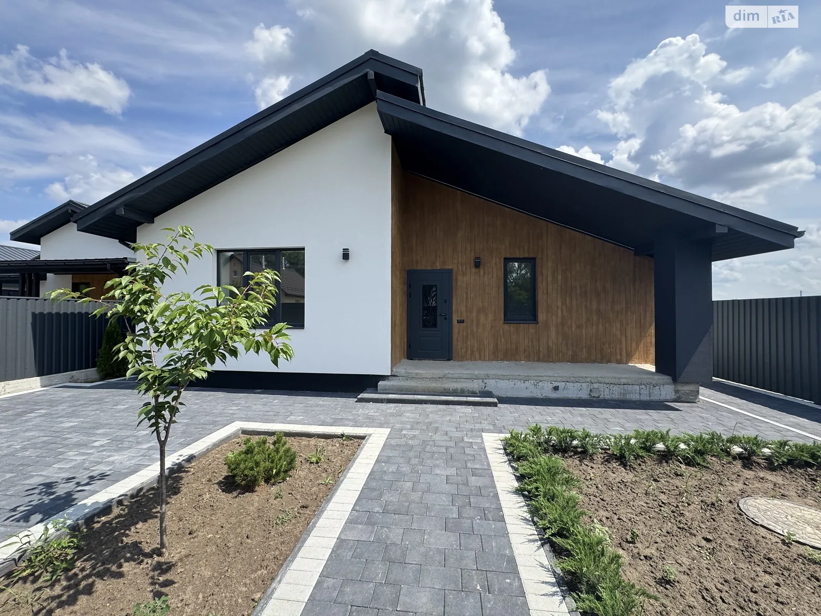 Продается одноэтажный дом 120 кв. м с садом, цена: 110000 $ - фото 1