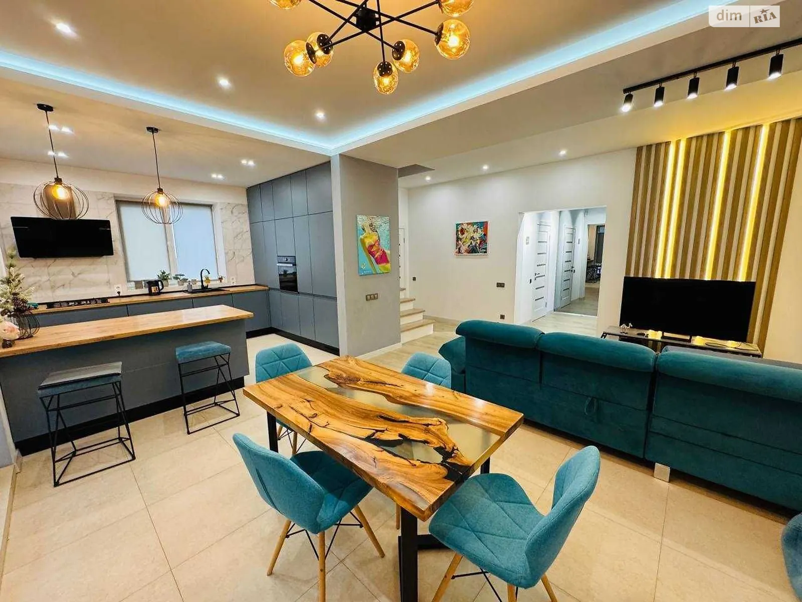 Продается дом на 2 этажа 130 кв. м с мансардой, цена: 250000 $ - фото 1