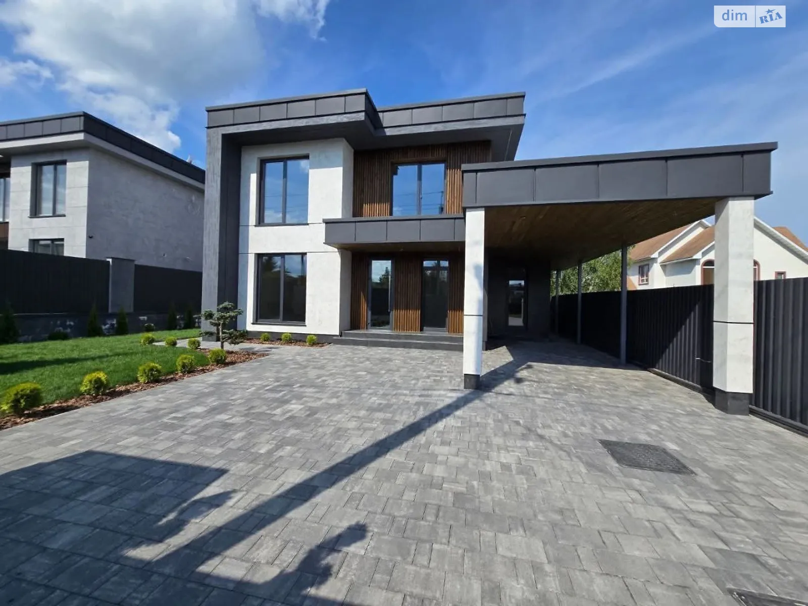 Продается дом на 2 этажа 240 кв. м с беседкой, цена: 300000 $ - фото 1