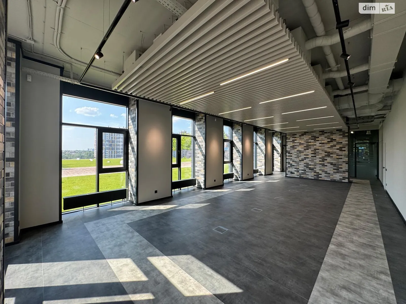 Сдается в аренду офис 330 кв. м в бизнес-центре, цена: 5600 $ - фото 1