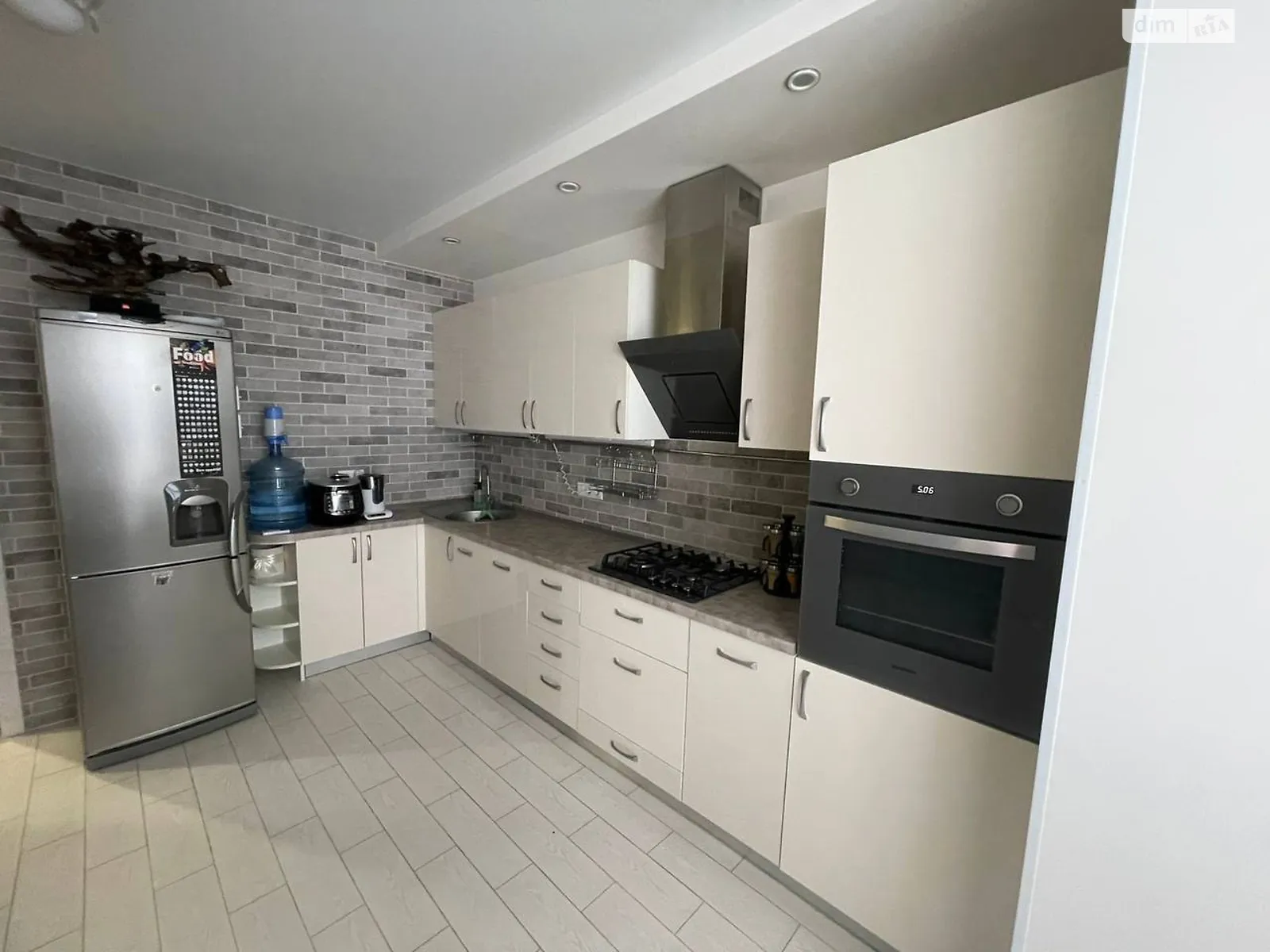 Продается 2-комнатная квартира 67 кв. м в Днепре, ул. Высоковольтная, 14Л - фото 1