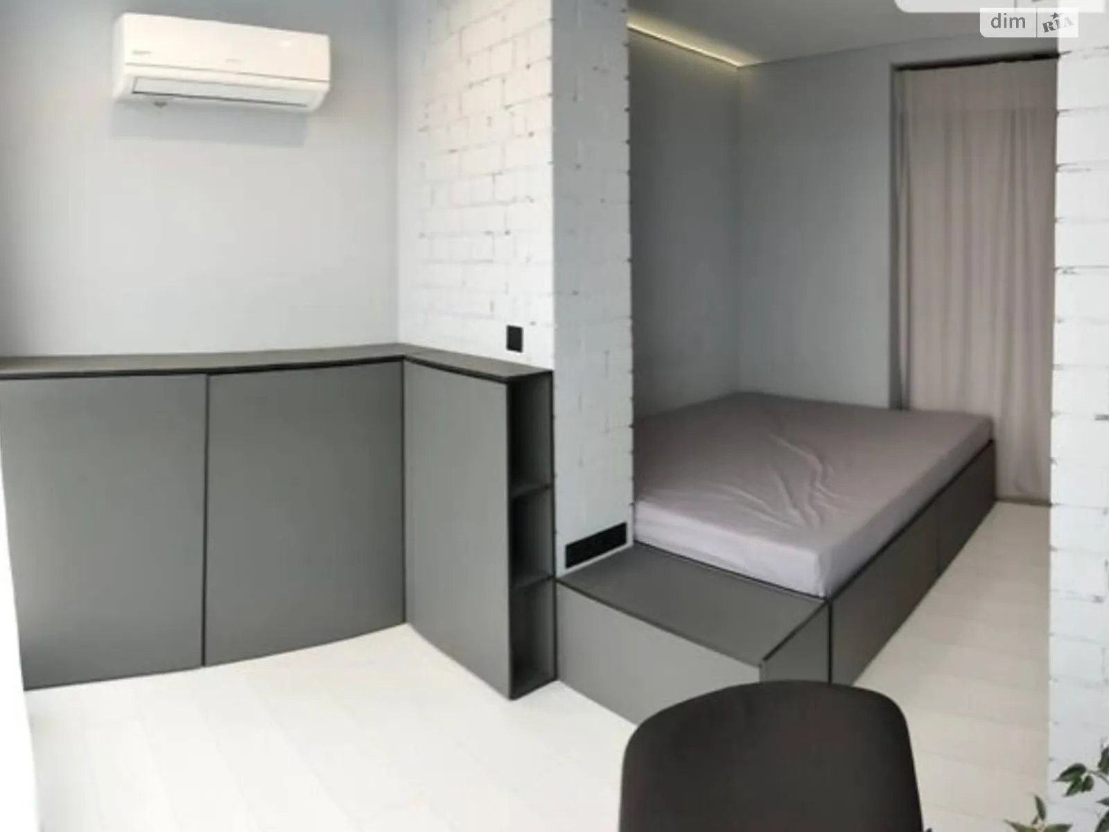 Продается 1-комнатная квартира 72.8 кв. м в Днепре, ул. Мандрыковская - фото 1