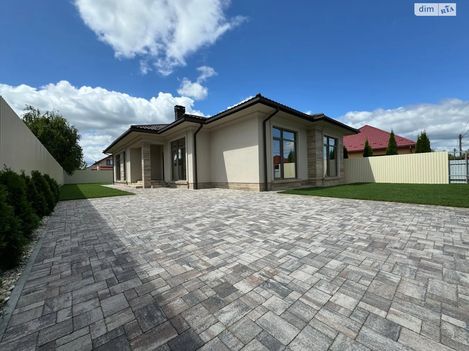 Продается одноэтажный дом 166 кв. м с гаражом, цена: 200000 $ - фото 1