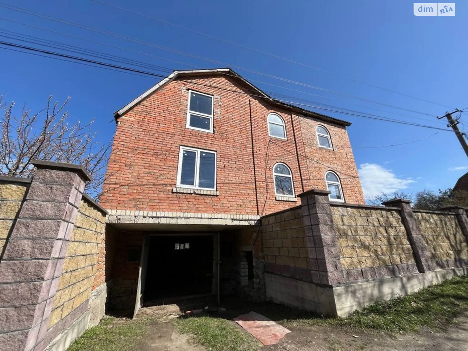 Продается дом на 2 этажа 206 кв. м с бассейном, цена: 22999 $ - фото 1