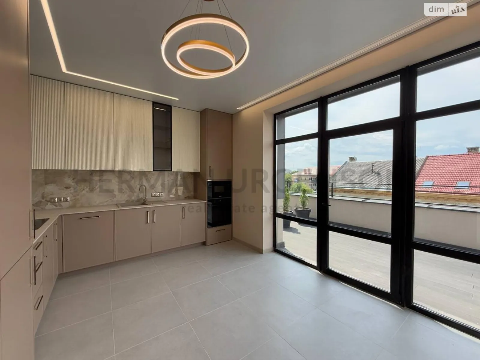 Продается 3-комнатная квартира 92 кв. м в Ужгороде, ул. Собранецкая - фото 1