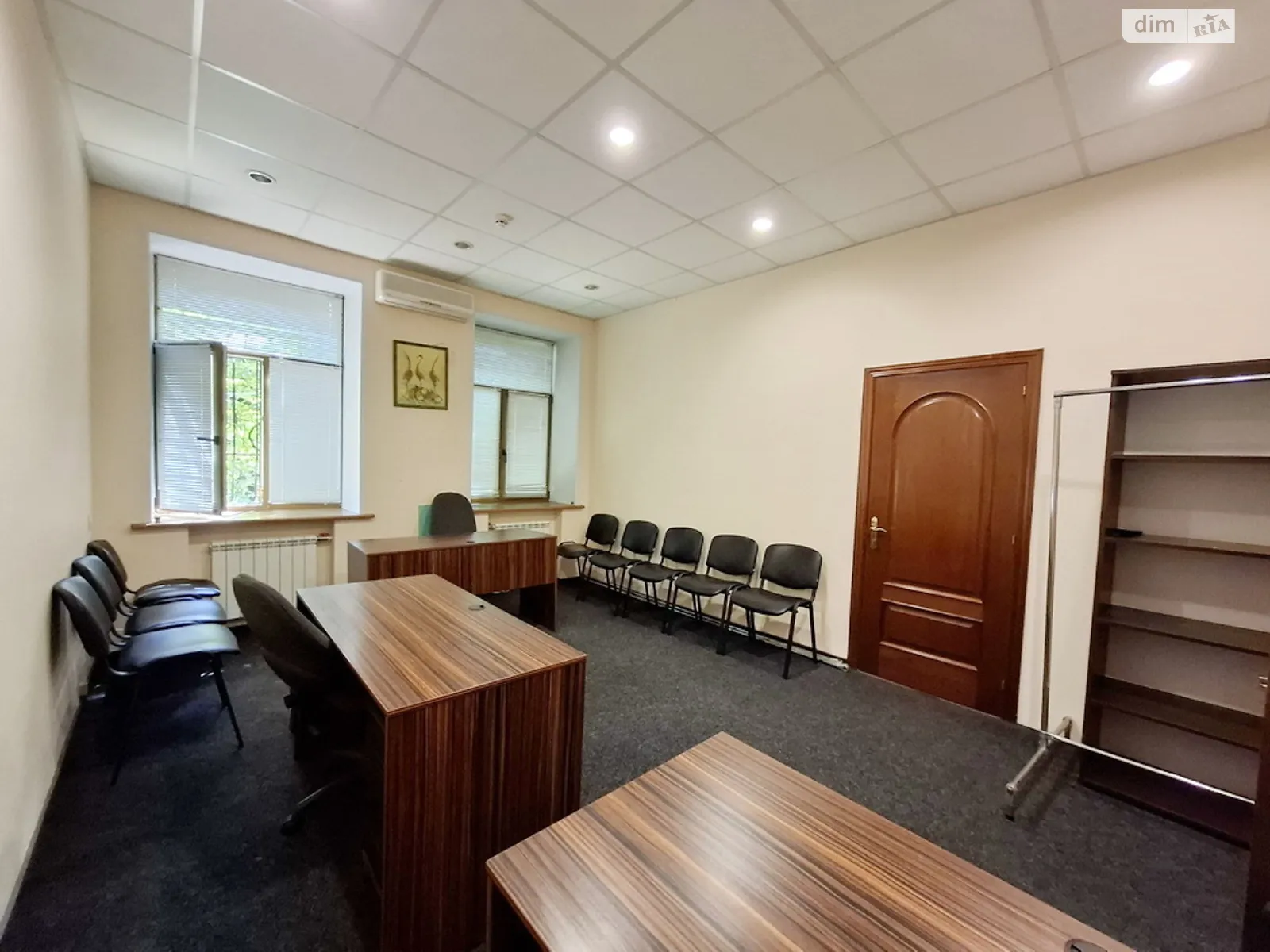 Сдается в аренду офис 70 кв. м в бизнес-центре, цена: 800 $ - фото 1