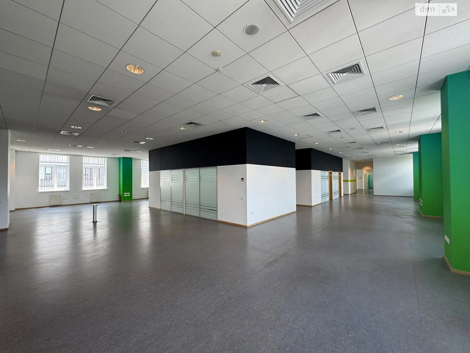 Сдается в аренду офис 870 кв. м в бизнес-центре, цена: 12800 $ - фото 1