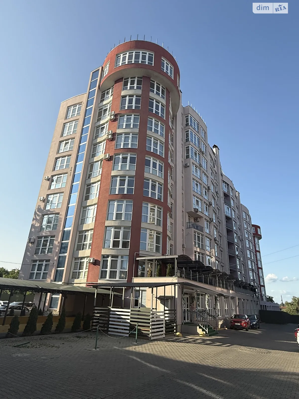 Продается 2-комнатная квартира 73 кв. м в Черновцах, ул. Буковинская, 33А - фото 1