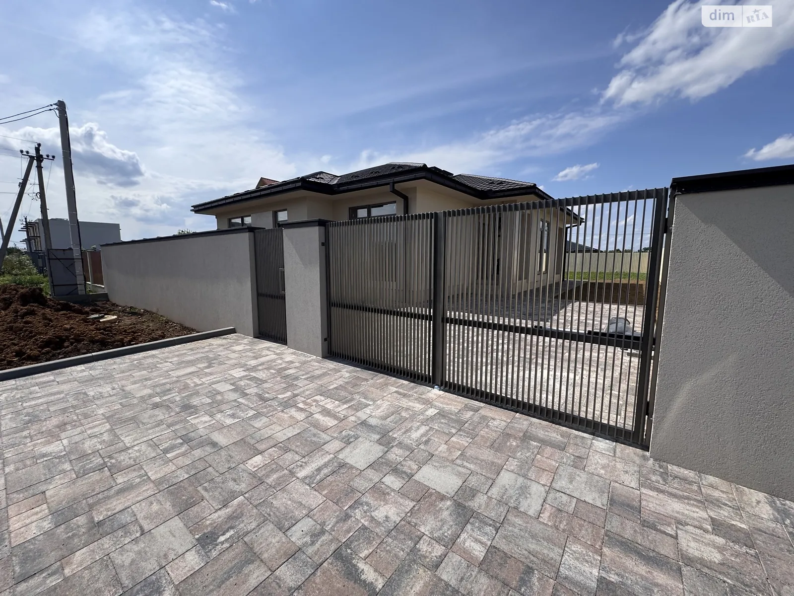 Продается одноэтажный дом 110 кв. м с бассейном, цена: 150000 $ - фото 1