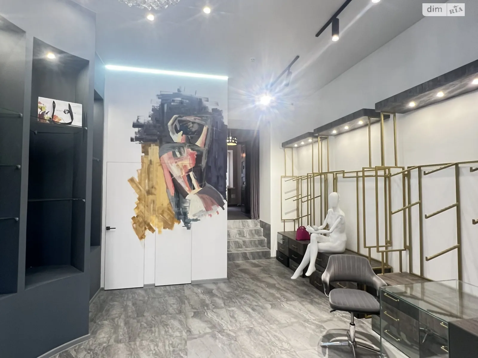 Продается помещения свободного назначения 42.9 кв. м в 3-этажном здании, цена: 62000 $ - фото 1