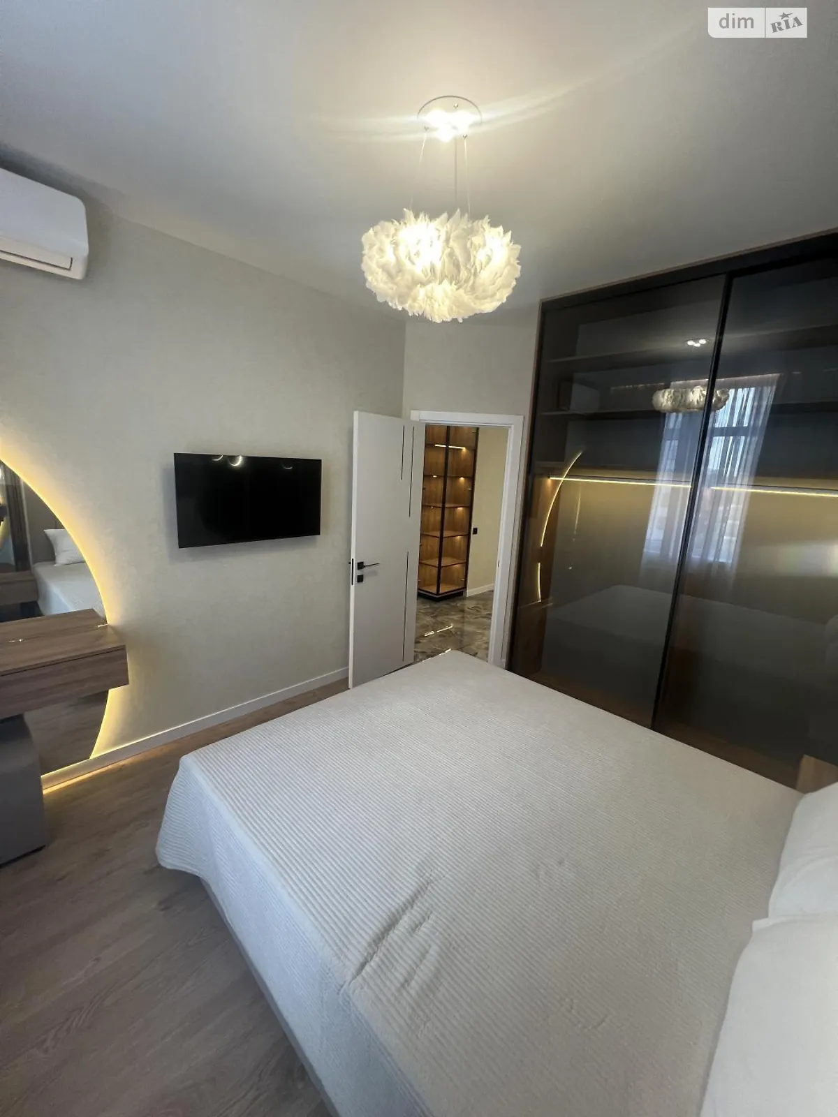 Продается 1-комнатная квартира 42 кв. м в Одессе, ул. Краснова, 1В - фото 1