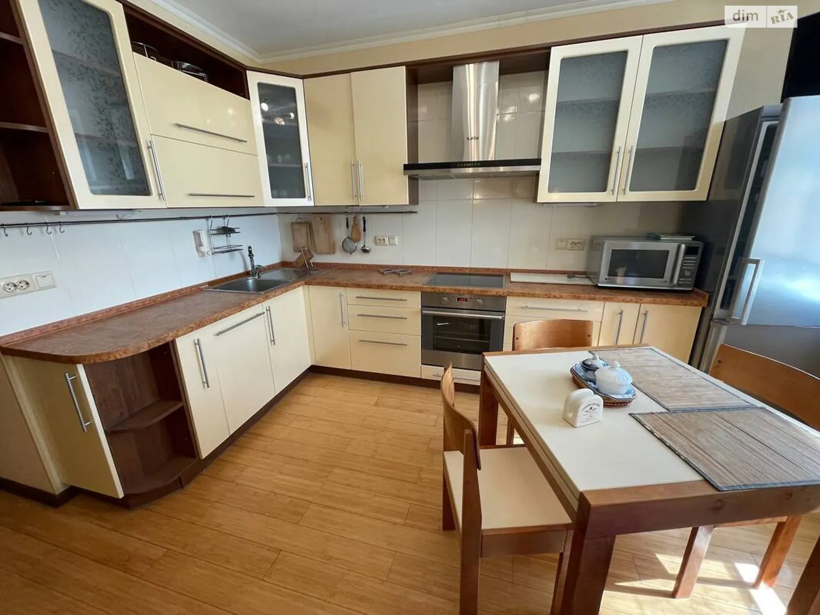 Продается 1-комнатная квартира 45 кв. м в Киеве, ул. Александра Мишуги, 2 - фото 1