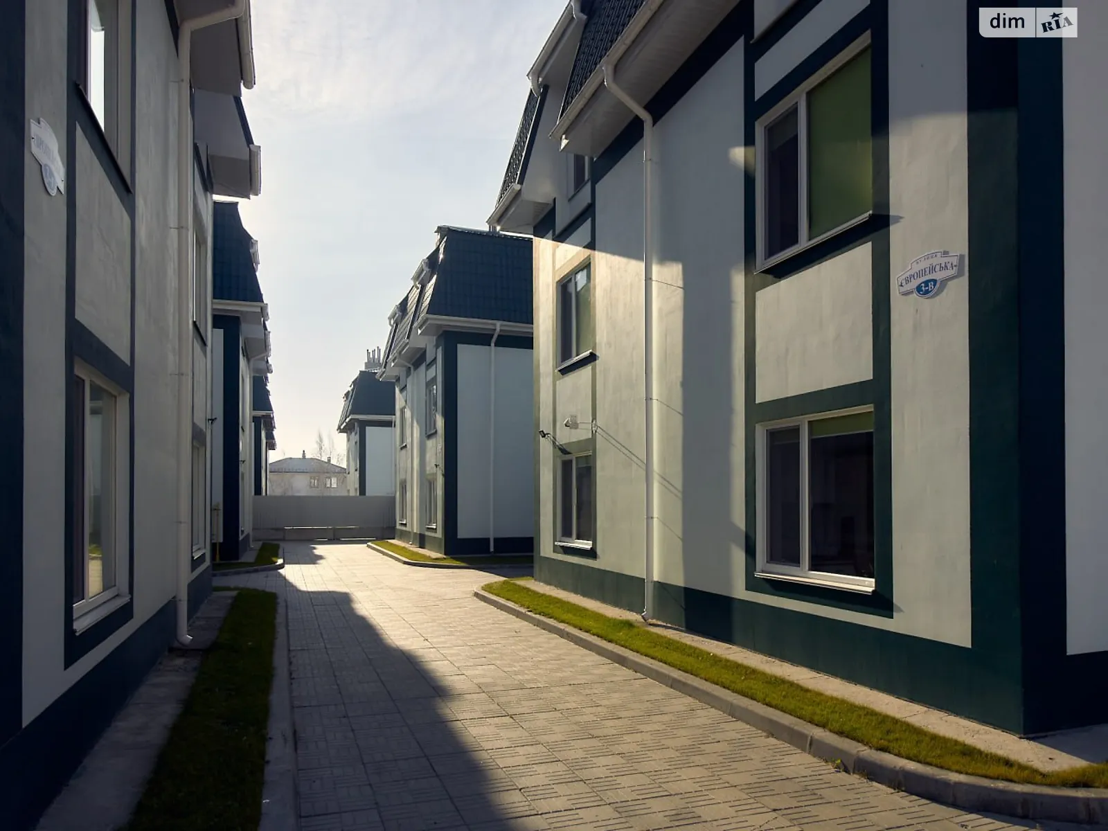 Продается дом на 3 этажа 293.1 кв. м с камином, цена: 230000 $ - фото 1