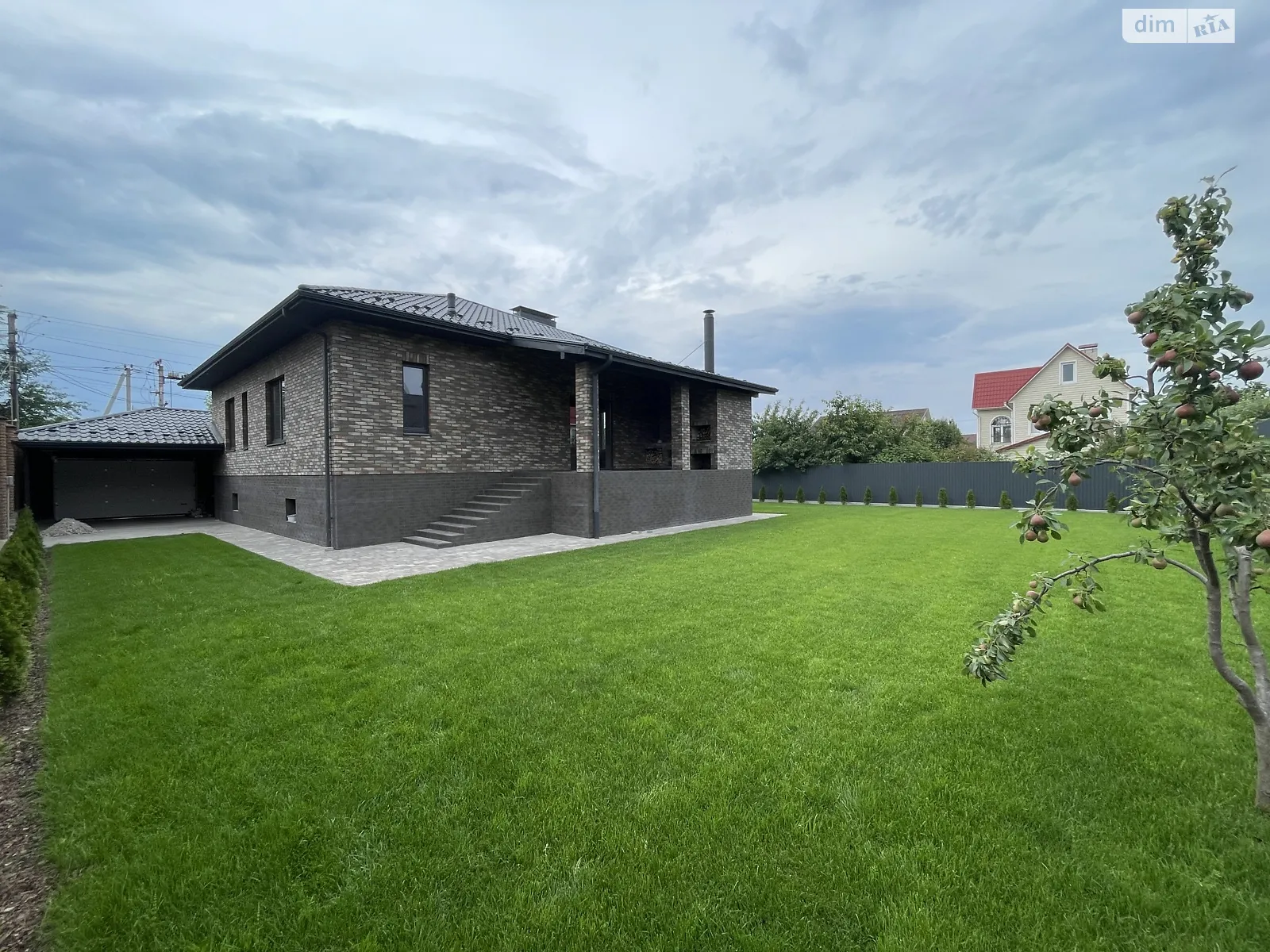 Продается одноэтажный дом 256 кв. м с мансардой, цена: 300000 $ - фото 1