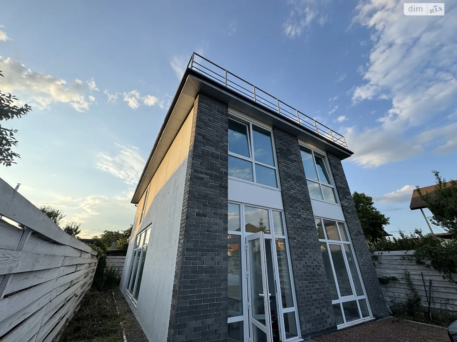 Продается дом на 2 этажа 180 кв. м с беседкой, цена: 220000 $ - фото 1