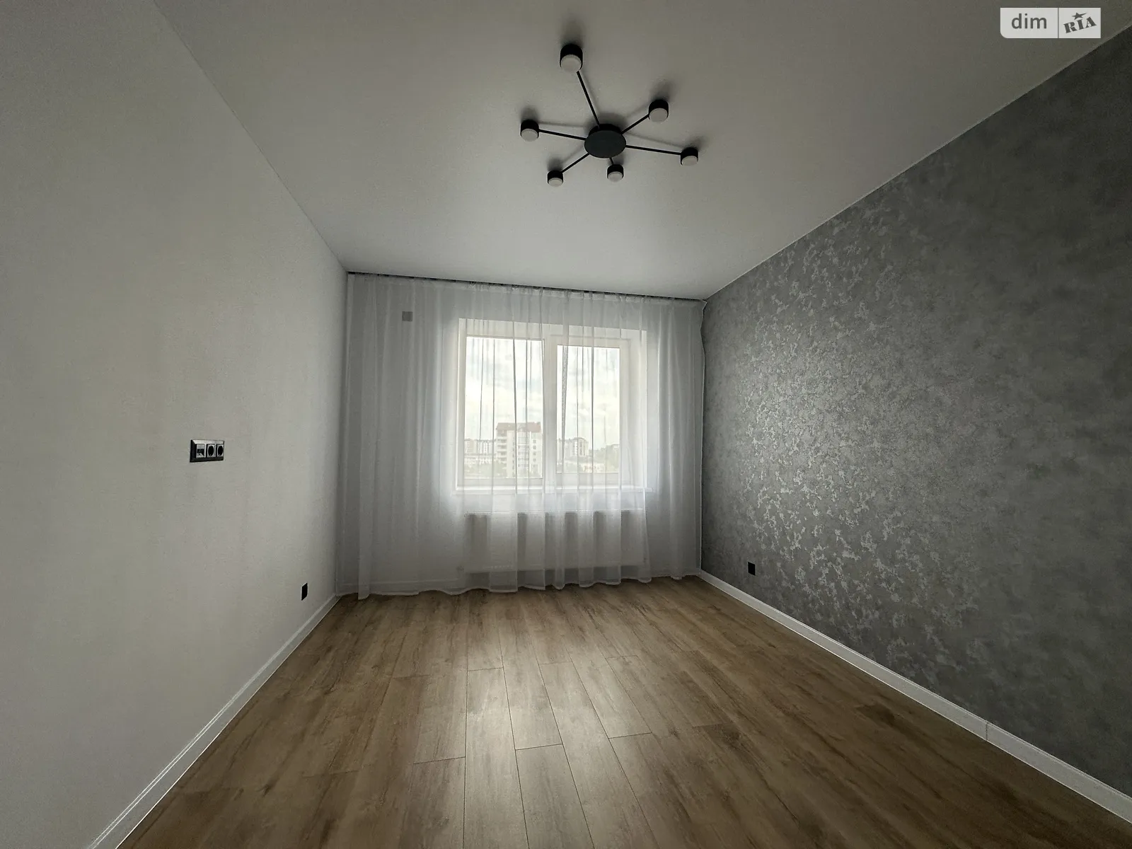 Продается 1-комнатная квартира 42 кв. м в Ивано-Франковске, ул. Волошина Августина, 2 - фото 1