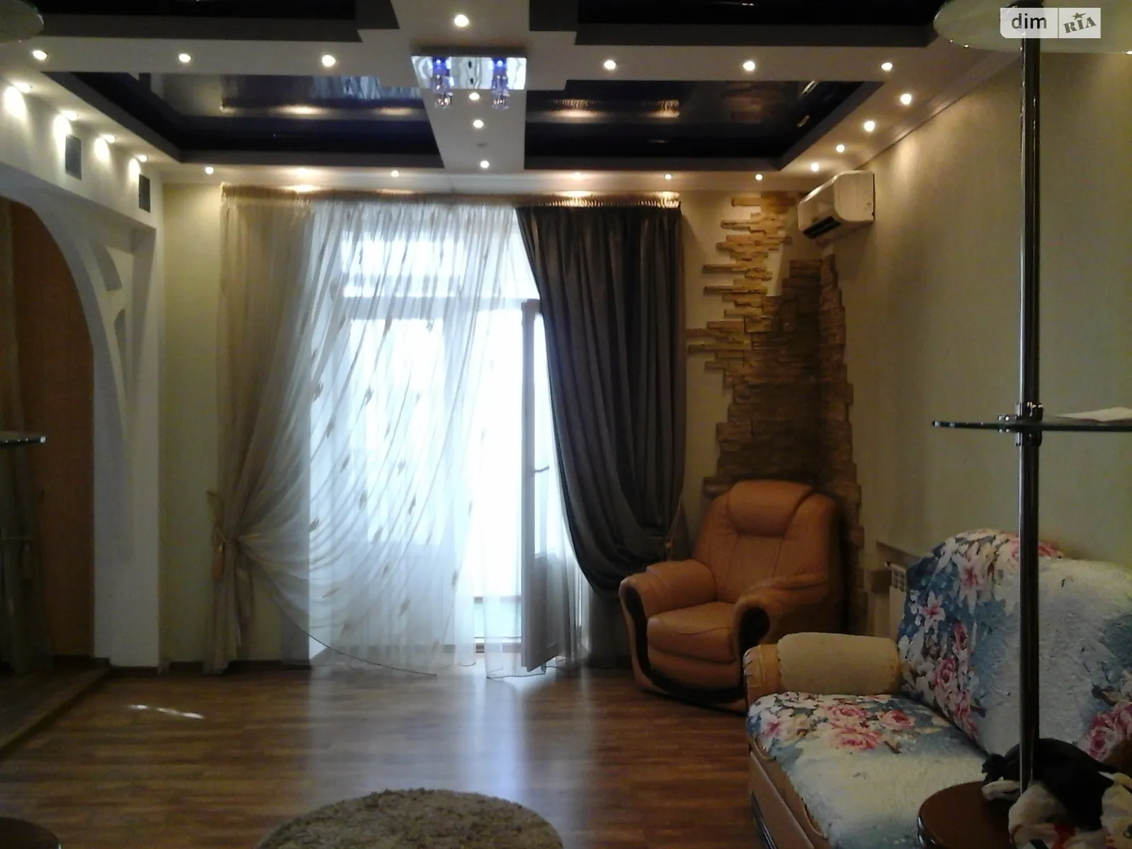 2-кімнатна квартира 74.62 кв. м у Запоріжжі, просп. Соборний, 91 - фото 1