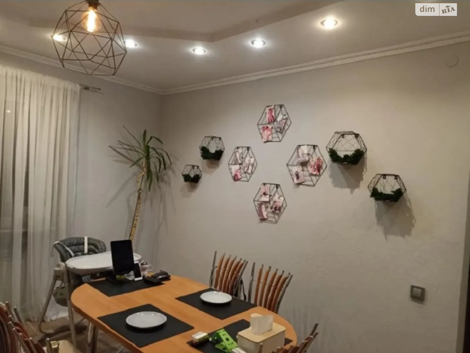 Продается дом на 2 этажа 250 кв. м с подвалом, цена: 130000 $ - фото 1