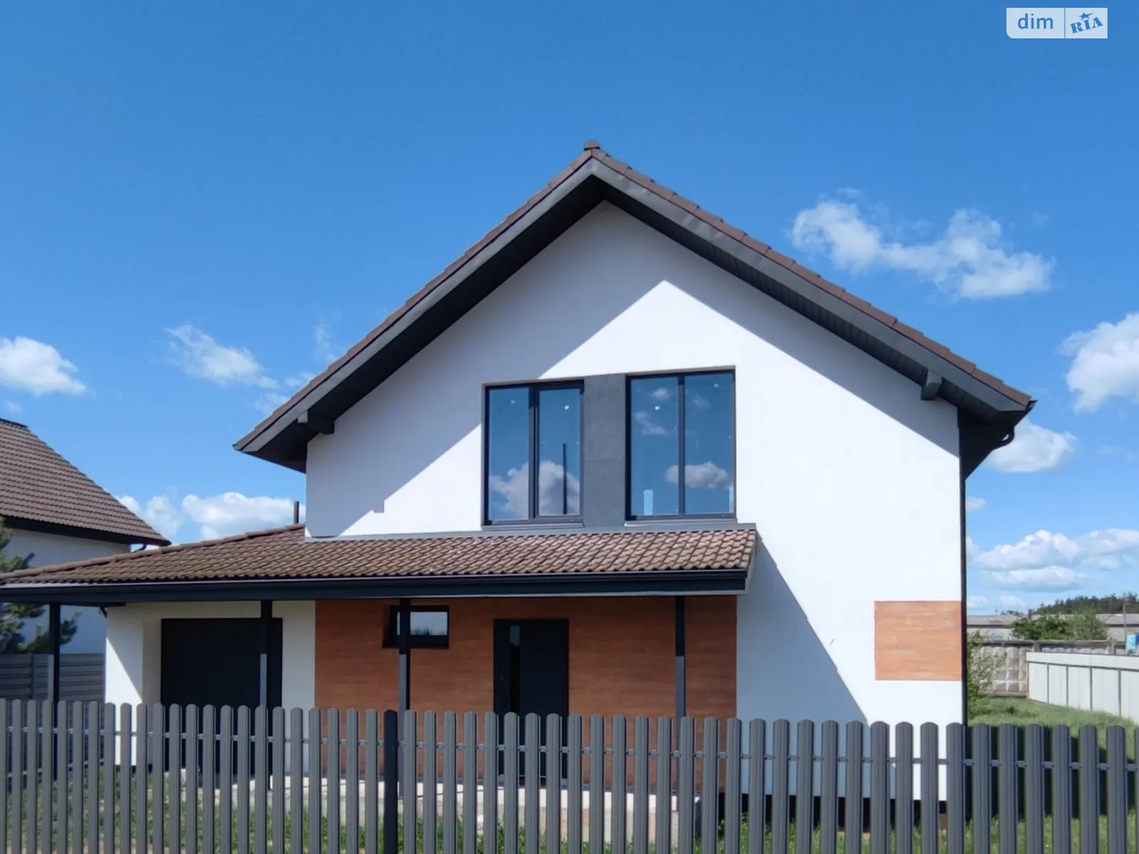 Продается дом на 2 этажа 128 кв. м с подвалом, цена: 68900 $ - фото 1