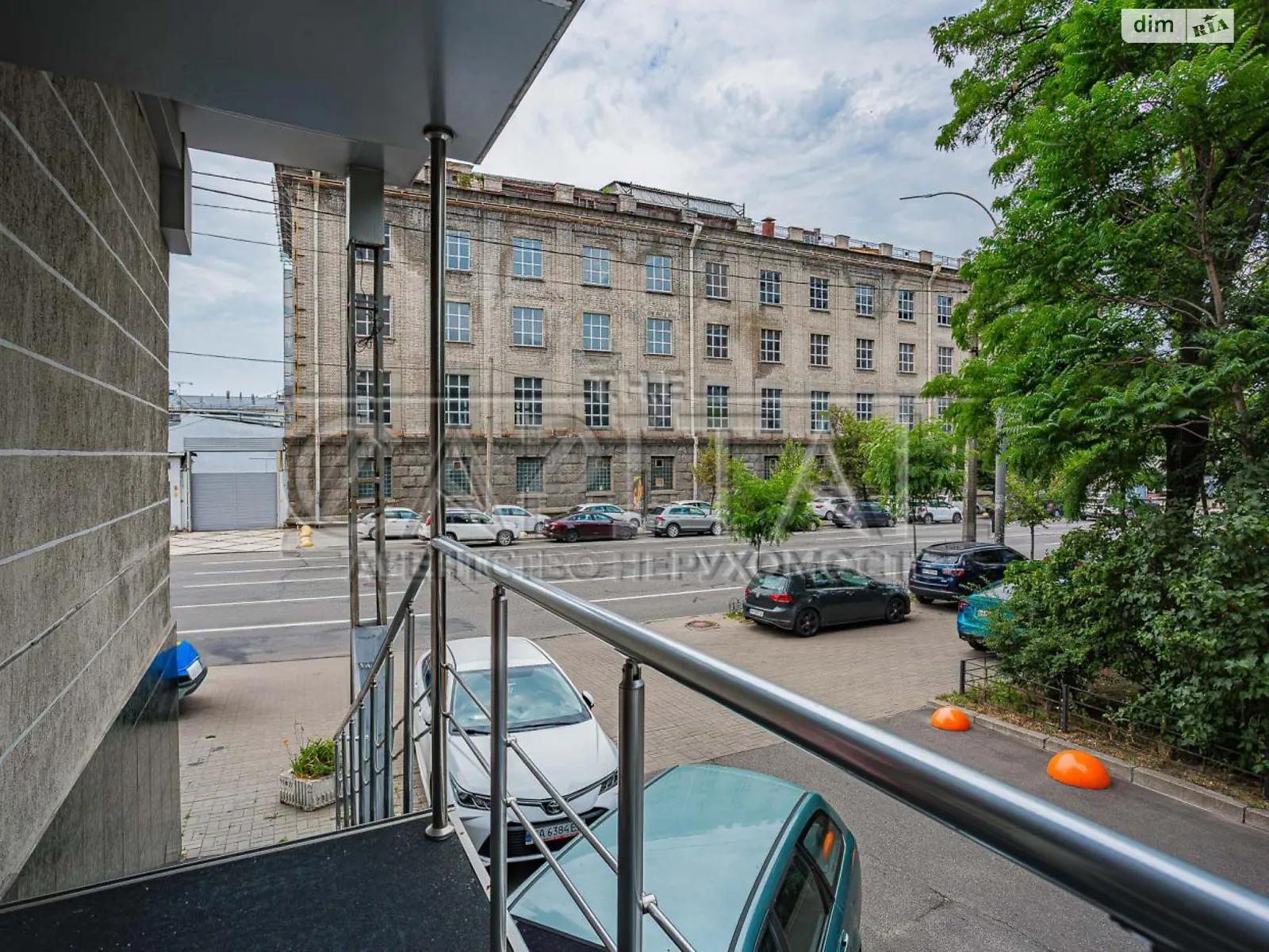 Сдается в аренду офис 140.7 кв. м в бизнес-центре, цена: 2200 $ - фото 1