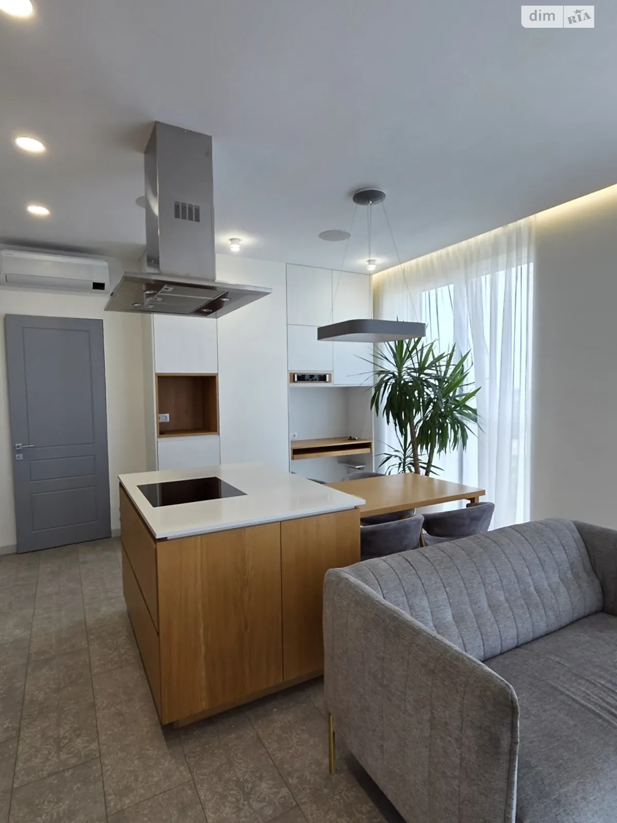 Продается 1-комнатная квартира 77 кв. м в Днепре, бул. Звездный, 1М - фото 1