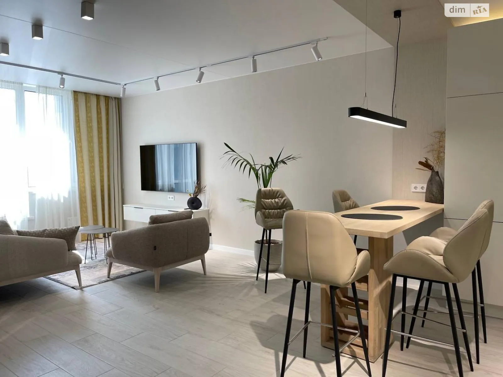 Продается 1-комнатная квартира 68 кв. м в Киеве, ул. Михаила Бойчука, 41Б - фото 1