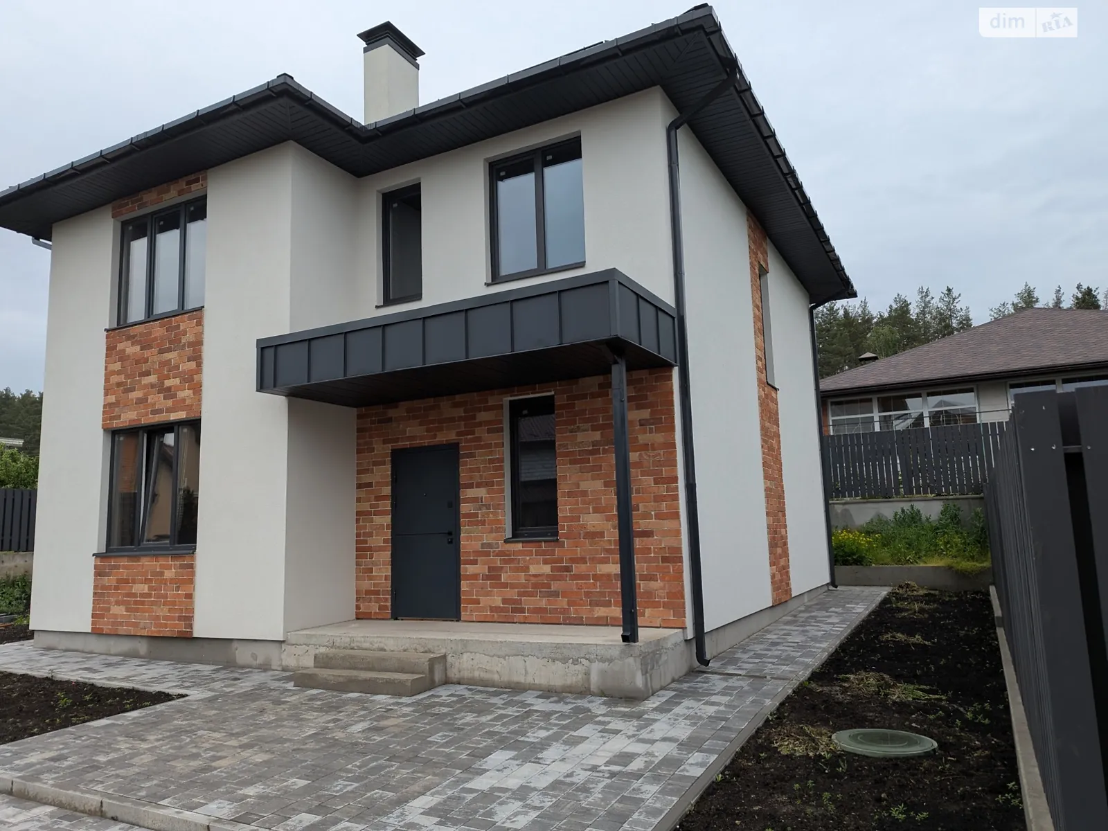 Продается дом на 2 этажа 135 кв. м с камином, цена: 165000 $ - фото 1