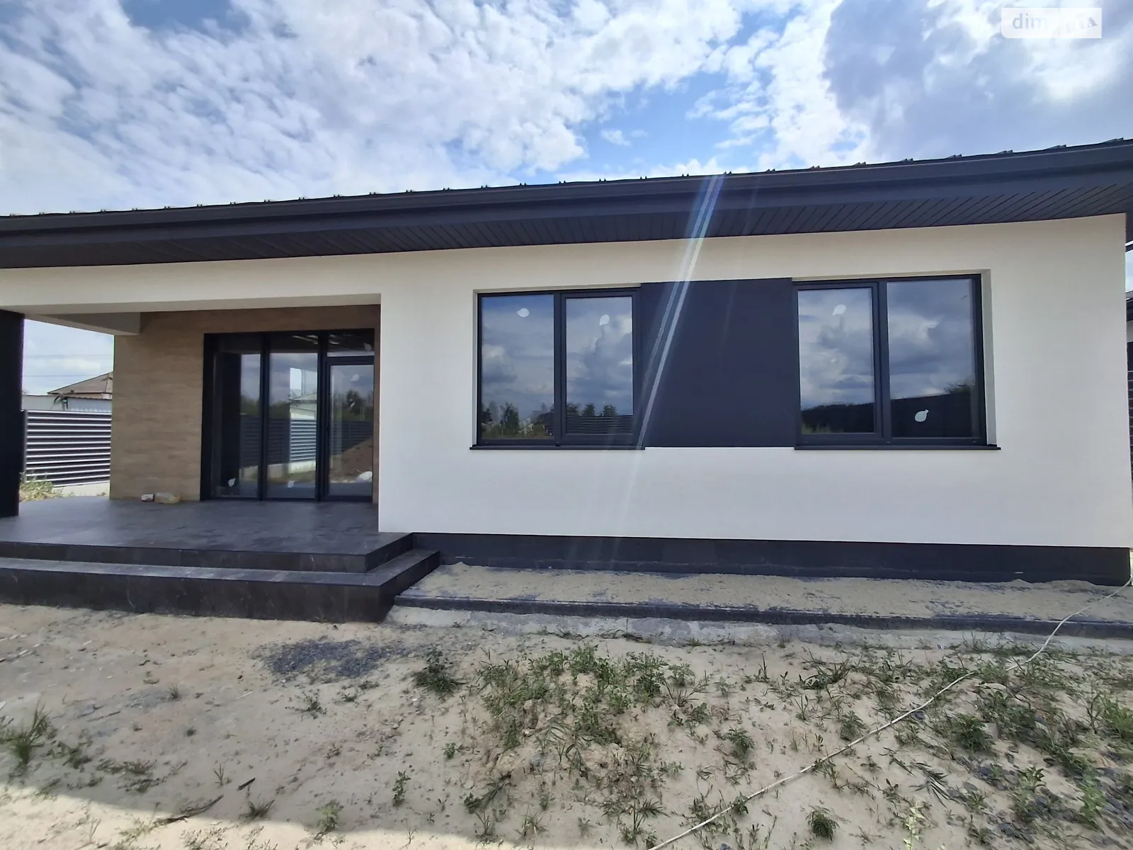 Продается одноэтажный дом 120 кв. м с бассейном, цена: 120000 $ - фото 1