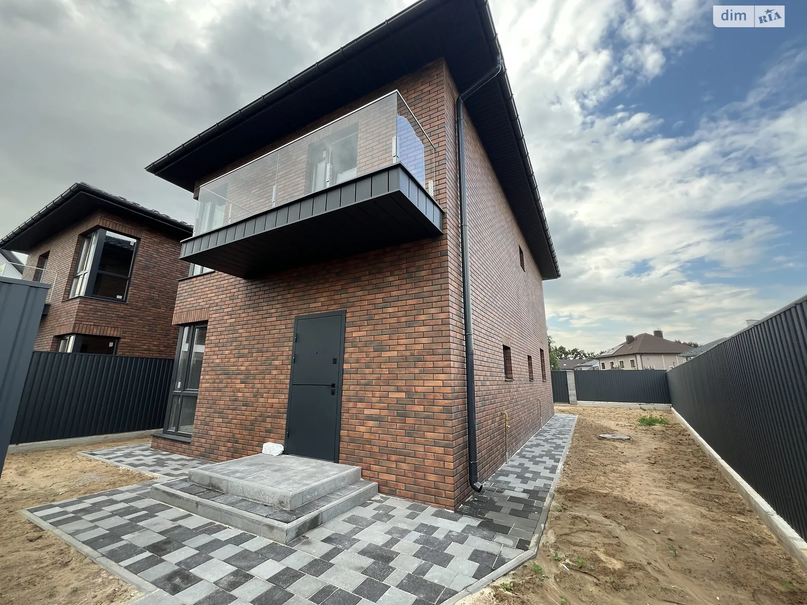 Продается дом на 2 этажа 130 кв. м с участком, цена: 130000 $ - фото 1