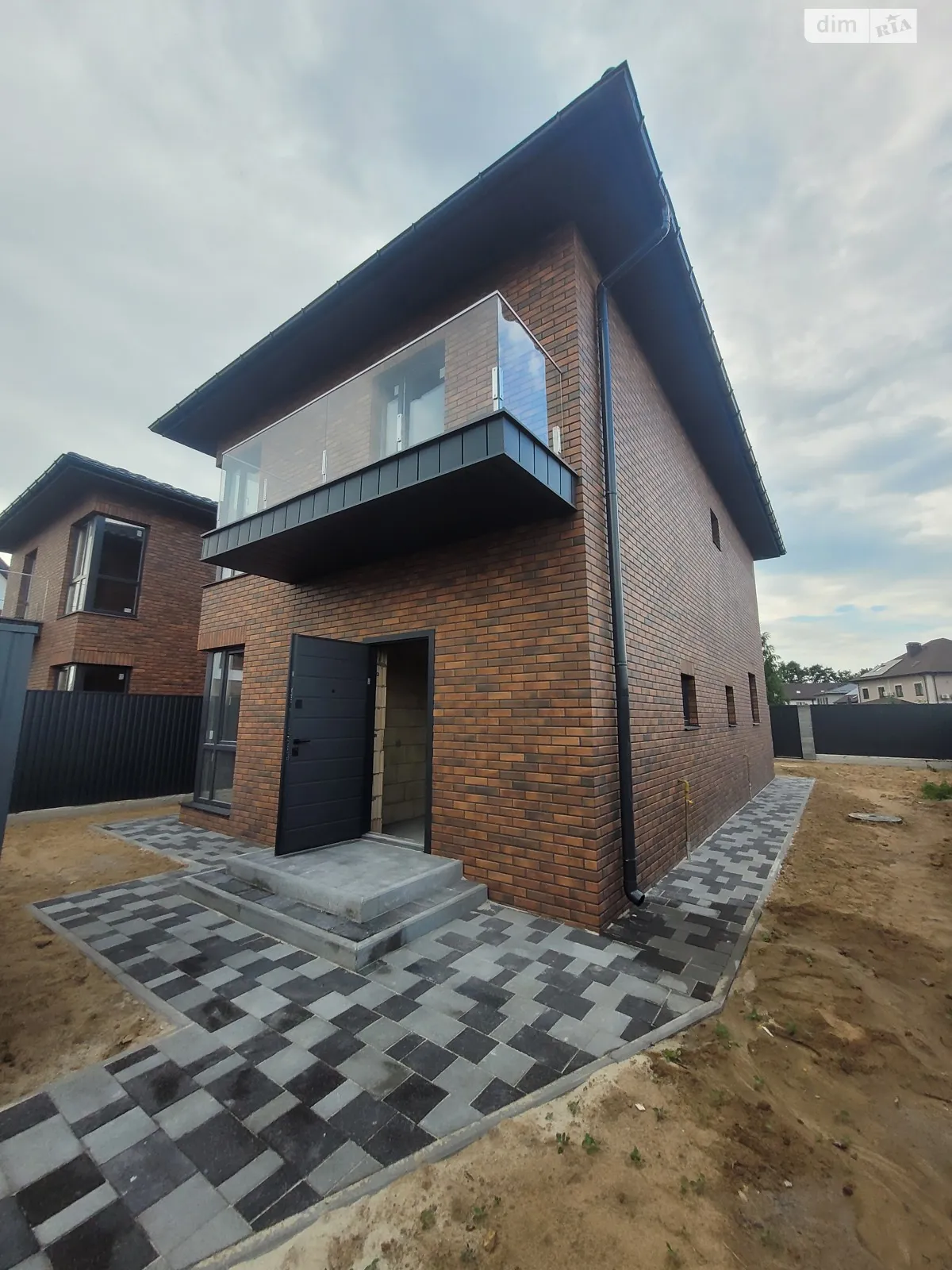 Продается дом на 2 этажа 130 кв. м с участком, цена: 128000 $ - фото 1