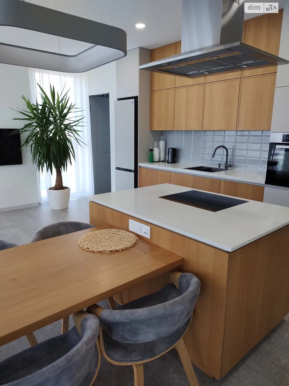 Продается 1-комнатная квартира 77 кв. м в Днепре, бул. Звездный, 1М - фото 1