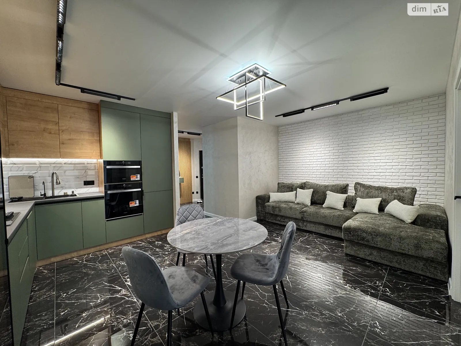 2-кімнатна квартира 82 кв. м у Тернополі, просп. Злуки - фото 1