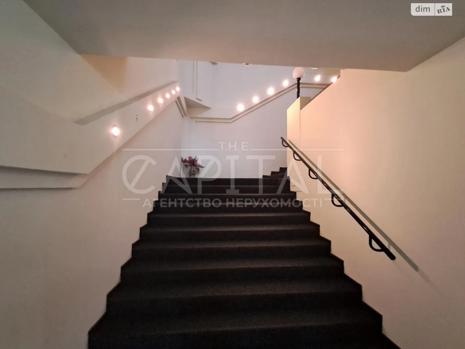 Сдается в аренду офис 132 кв. м в бизнес-центре, цена: 1584 $ - фото 1