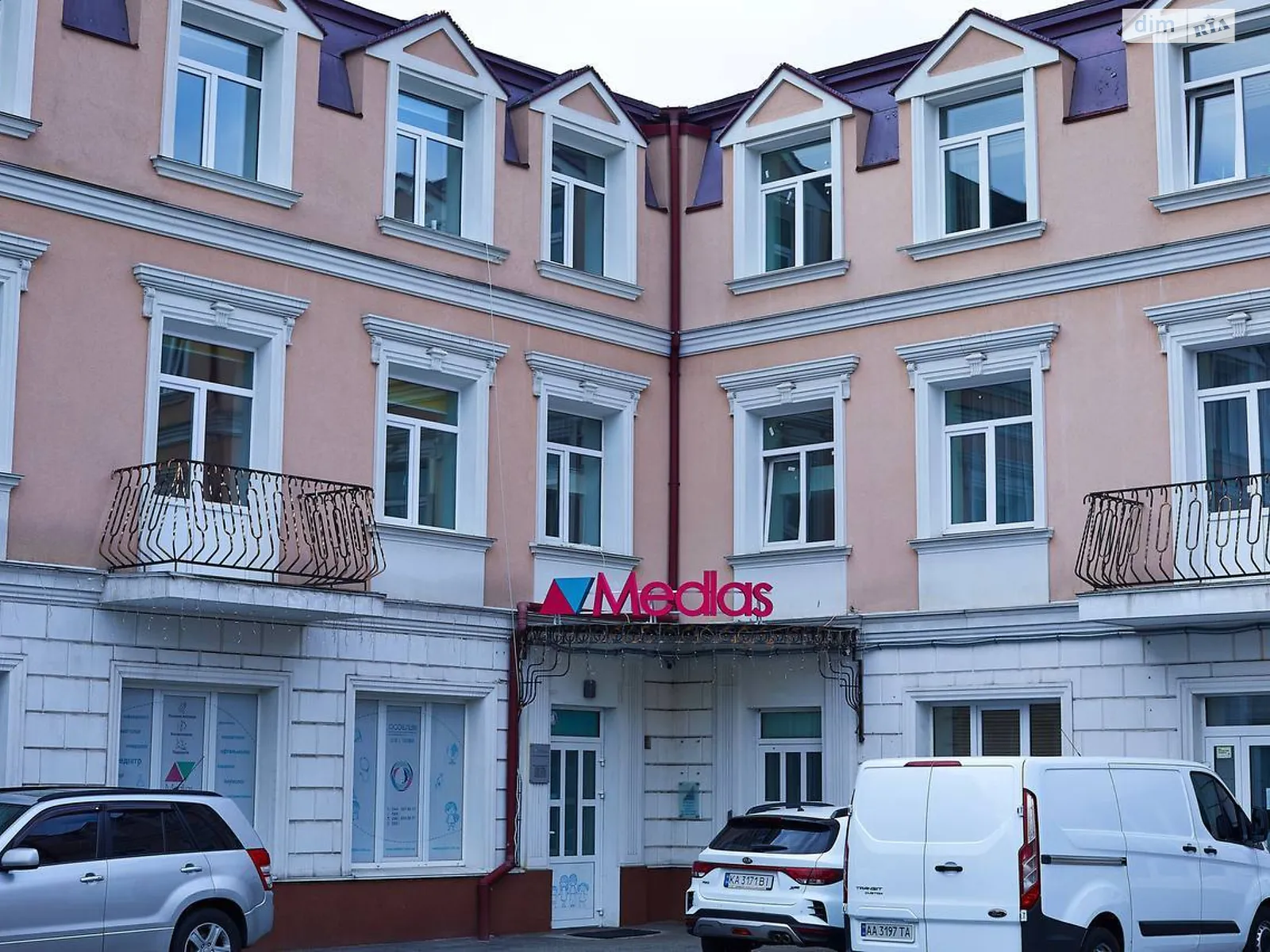 Сдается в аренду помещения свободного назначения 150 кв. м в 3-этажном здании, цена: 2400 $ - фото 1