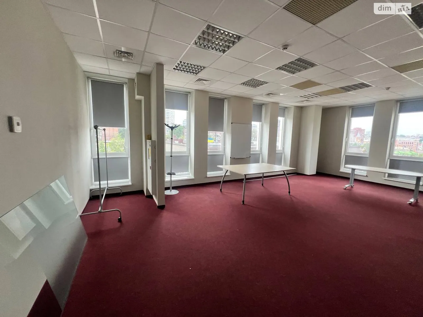 Сдается в аренду офис 50 кв. м в бизнес-центре, цена: 625 $ - фото 1