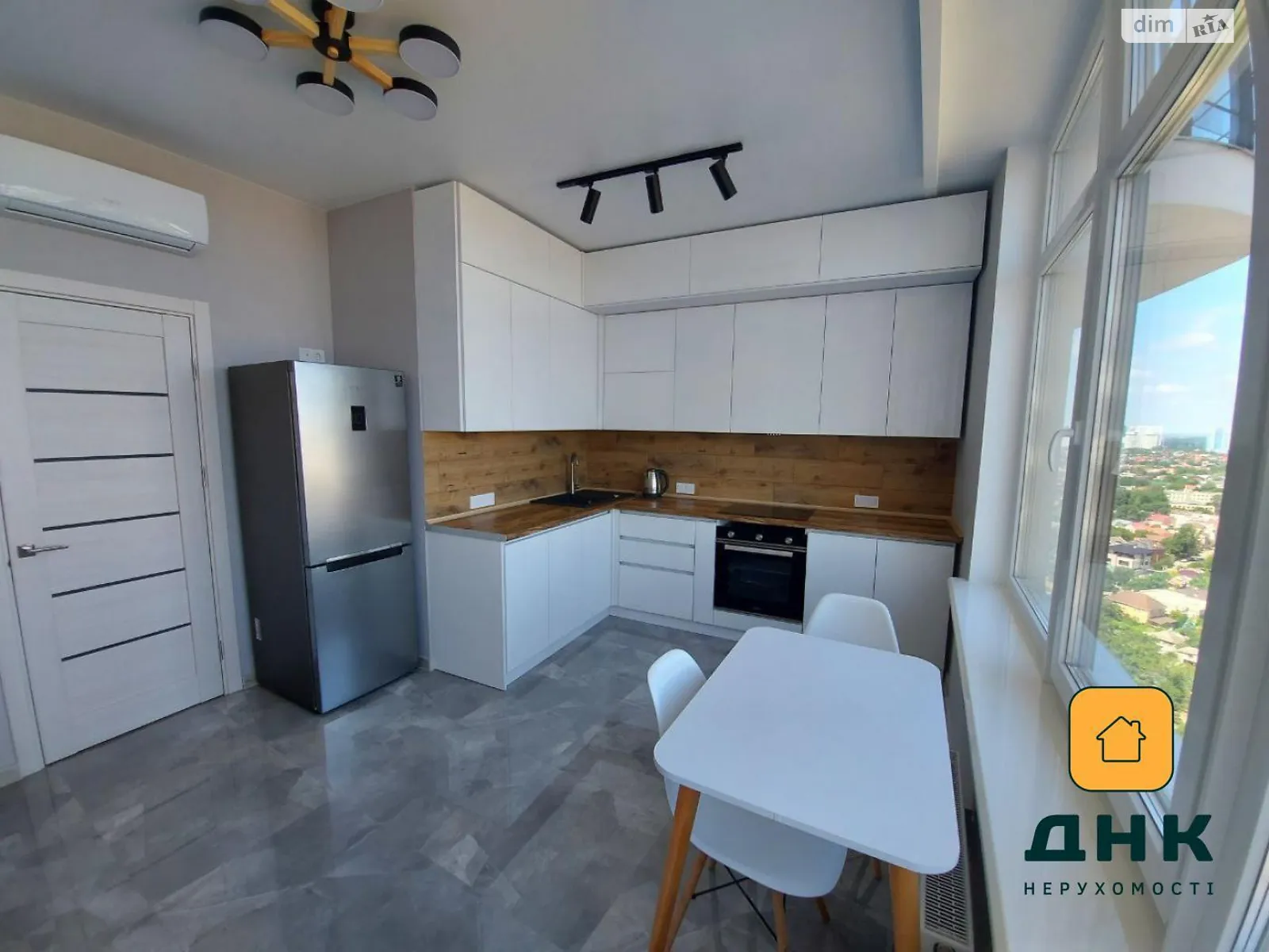 Продается 1-комнатная квартира 48 кв. м в Одессе, ул. Валерия Самофалова, 16А/3 - фото 1