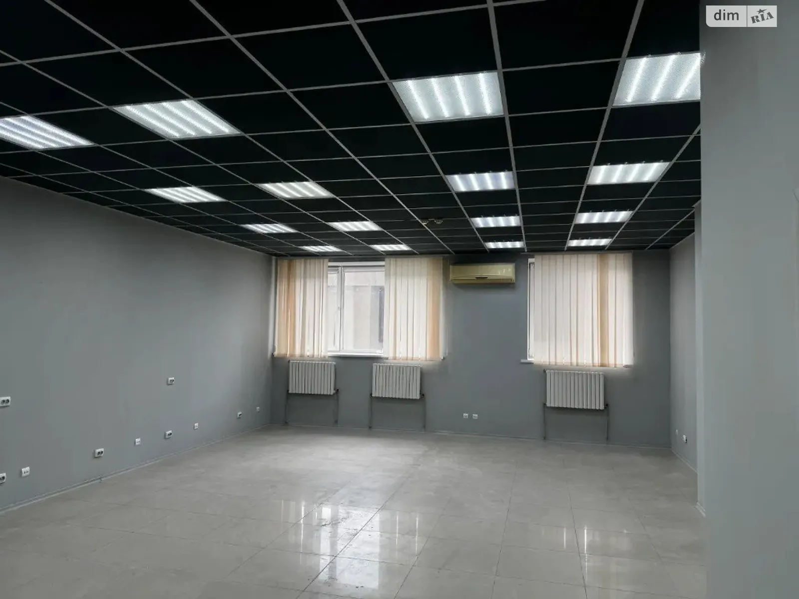 Сдается в аренду офис 86.2 кв. м в бизнес-центре, цена: 40000 грн - фото 1