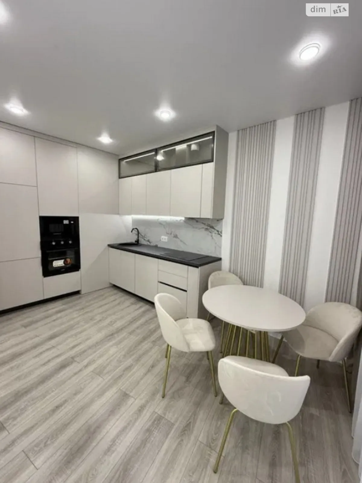 Продается 1-комнатная квартира 42 кв. м в Одессе, ул. Краснова, 1В - фото 1