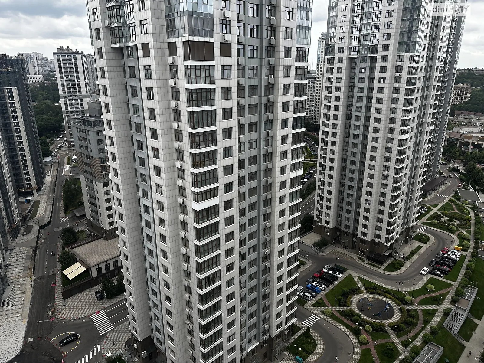 Продается 4-комнатная квартира 225.8 кв. м в Киеве, ул. Андрея Верхогляда(Драгомирова), 19А - фото 1