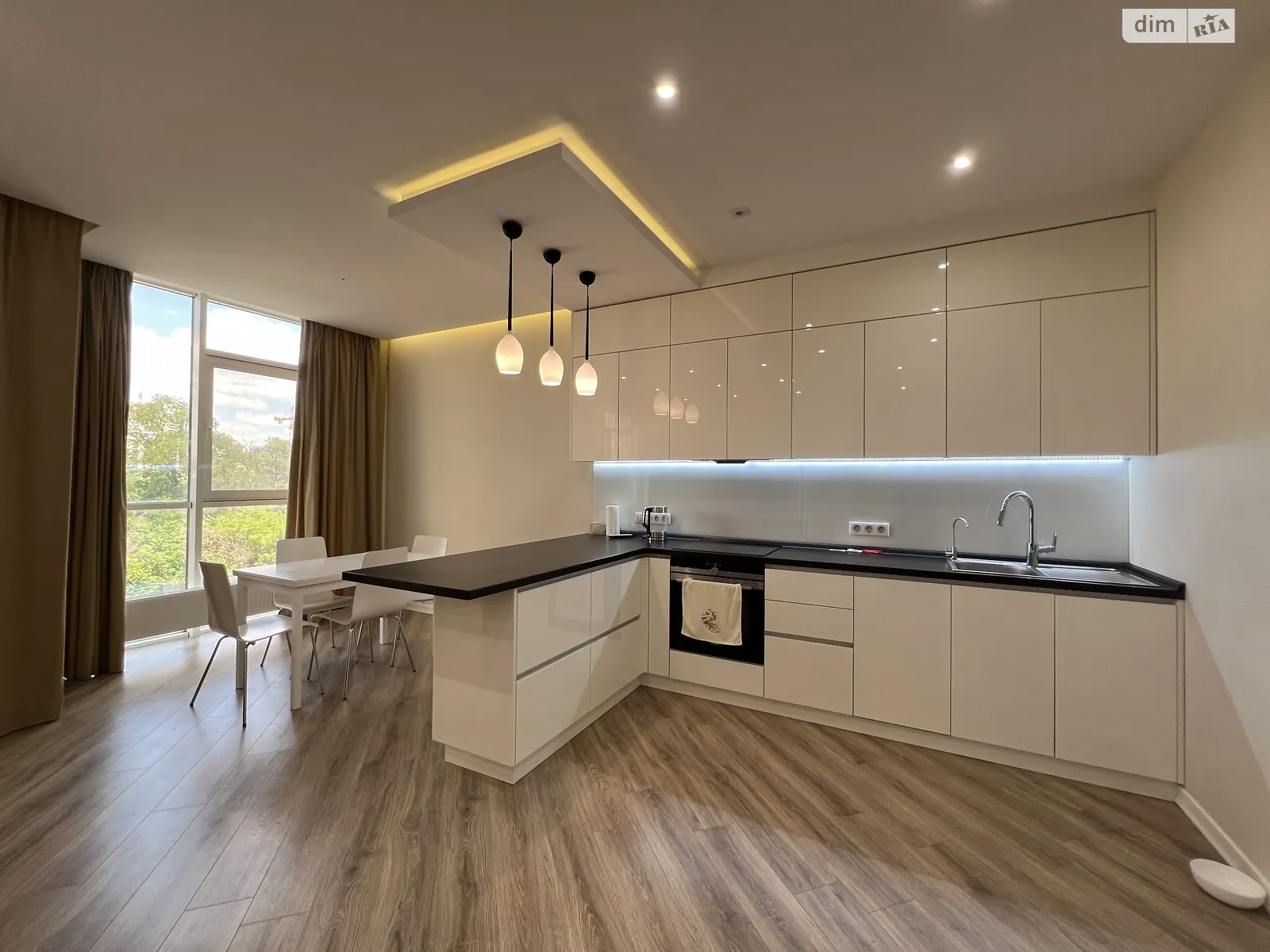 Продається 1-кімнатна квартира 54 кв. м у Одесі, бул. Французький, 60В - фото 1