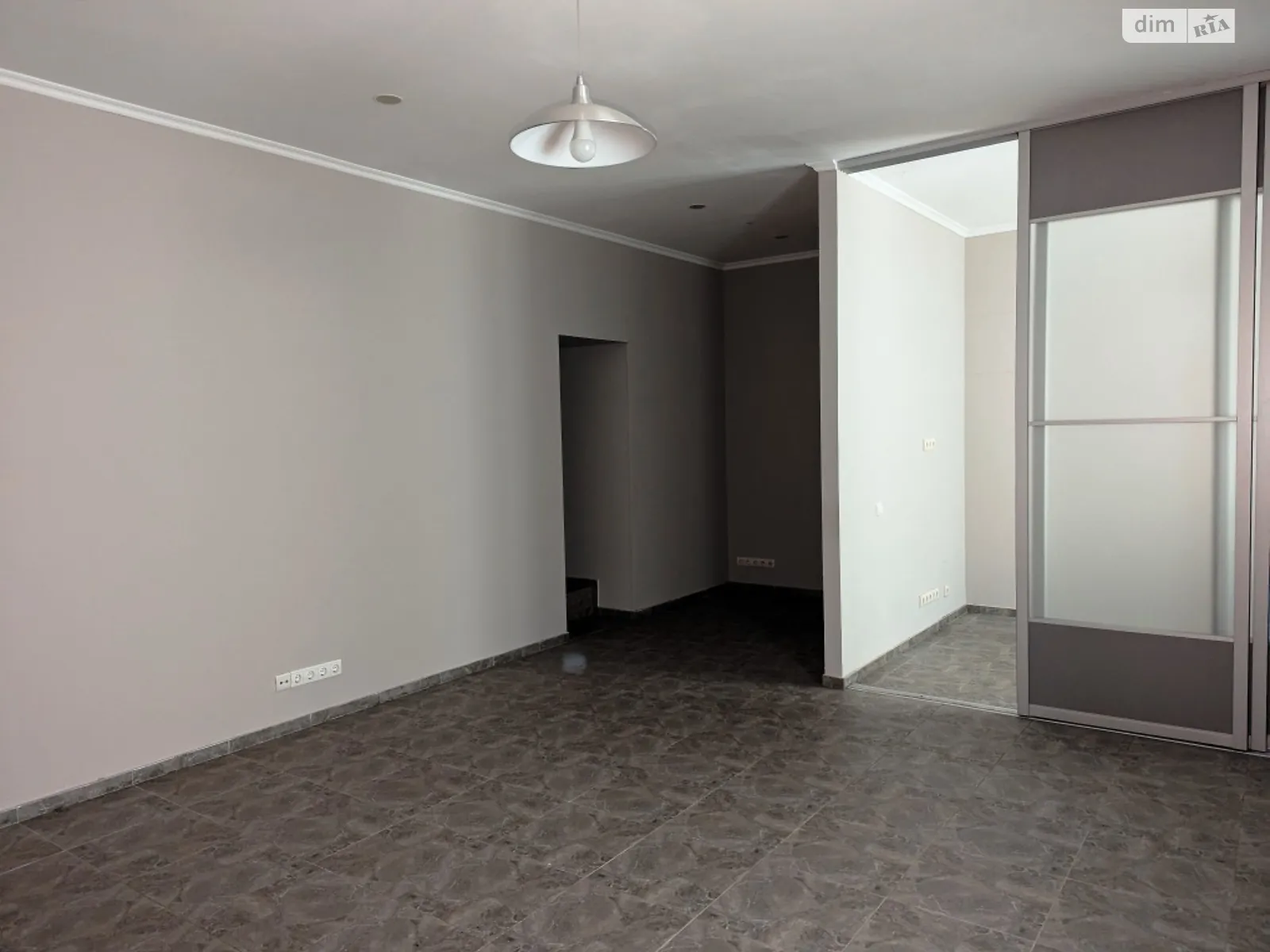 Продается офис 43.1 кв. м в бизнес-центре, цена: 110000 $ - фото 1