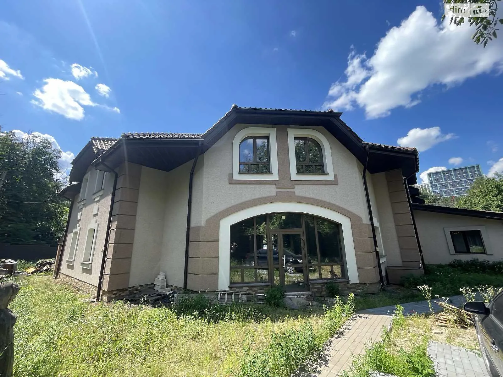 Сдается в аренду дом на 2 этажа 1049 кв. м с верандой, цена: 5500 $ - фото 1