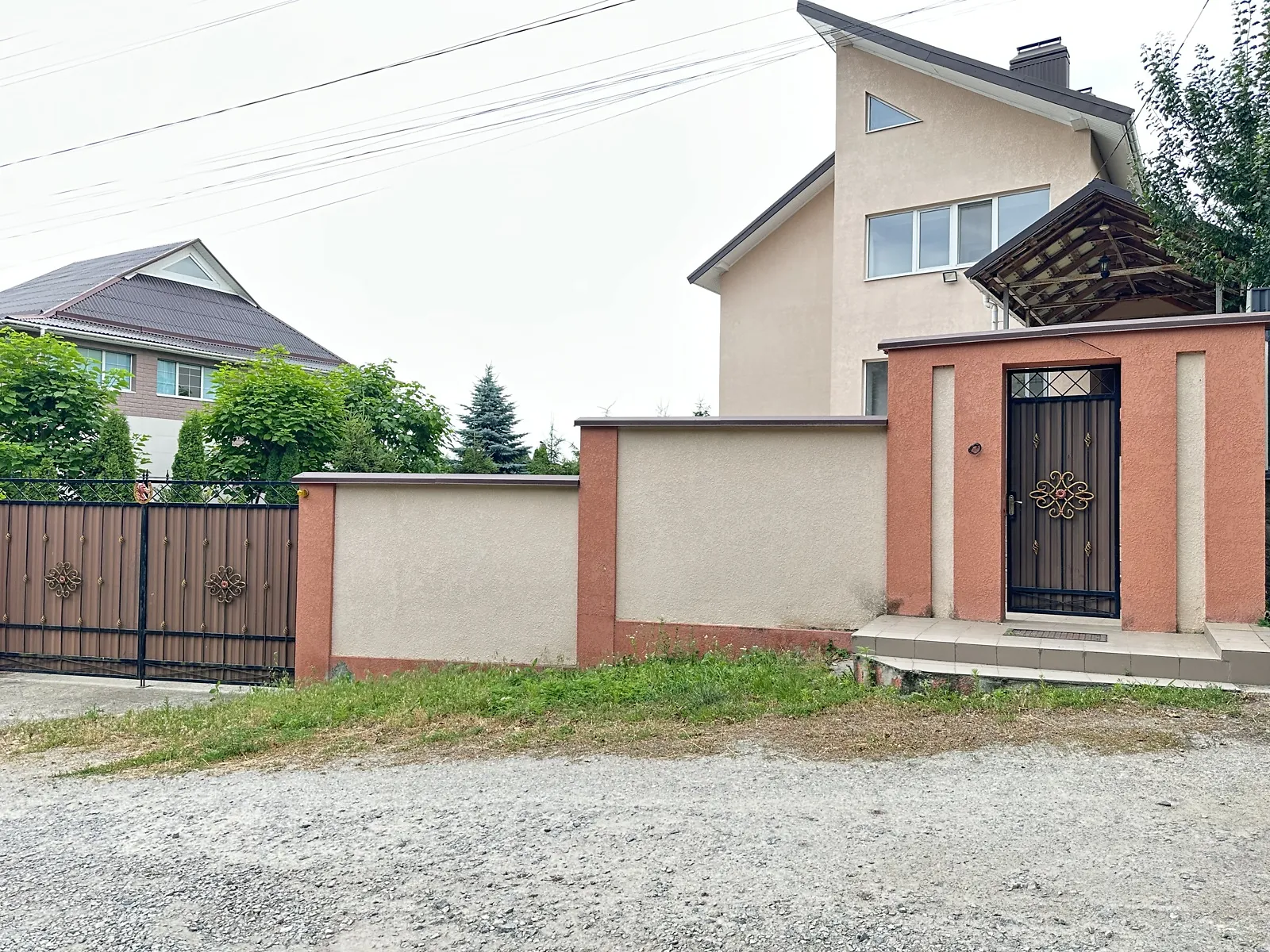 Сдается в аренду дом на 2 этажа 260 кв. м с участком, цена: 40000 грн - фото 1