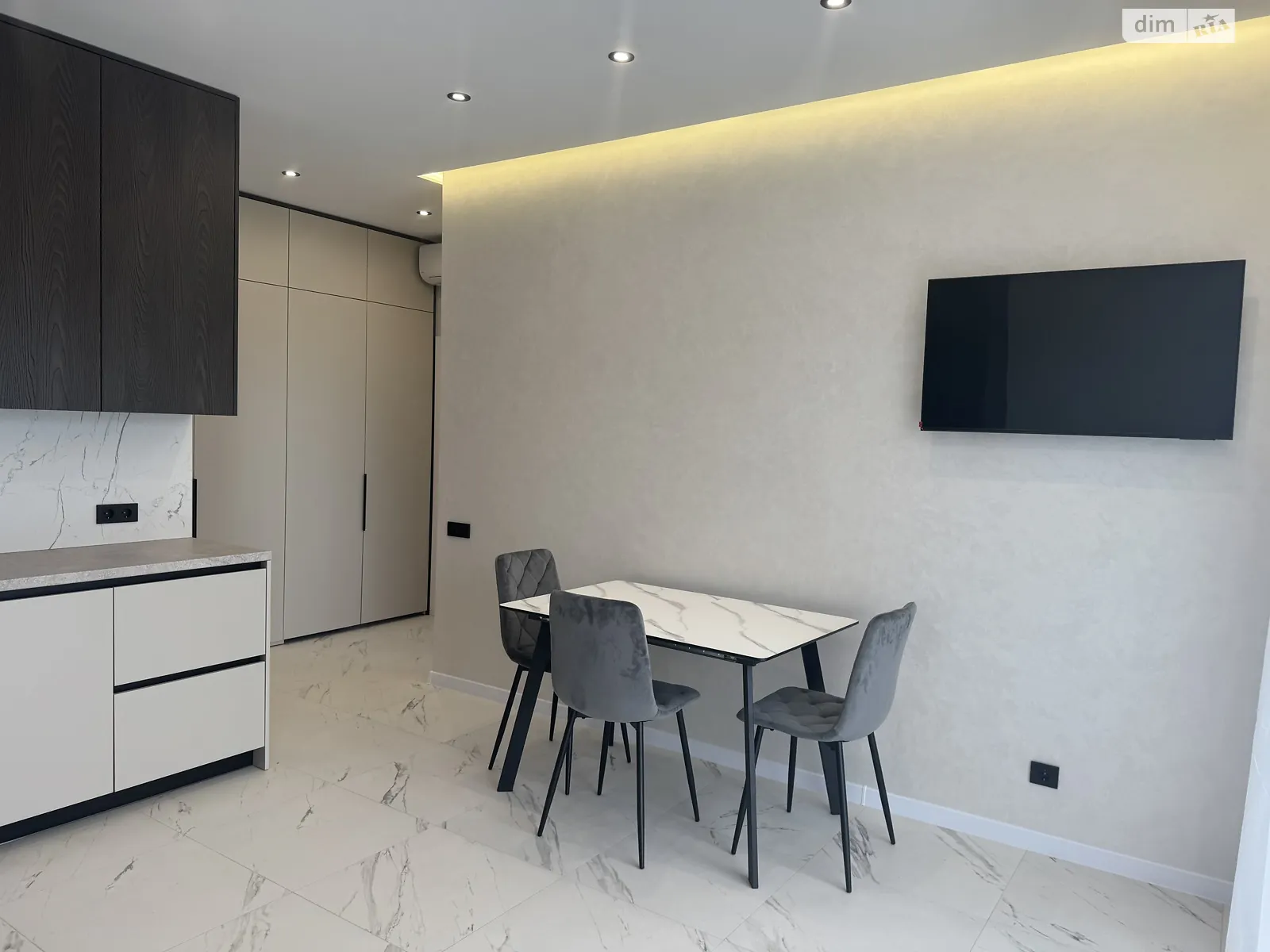 Сдается в аренду 1-комнатная квартира 44 кв. м в Ужгороде, ул. Загорская, 122 - фото 1