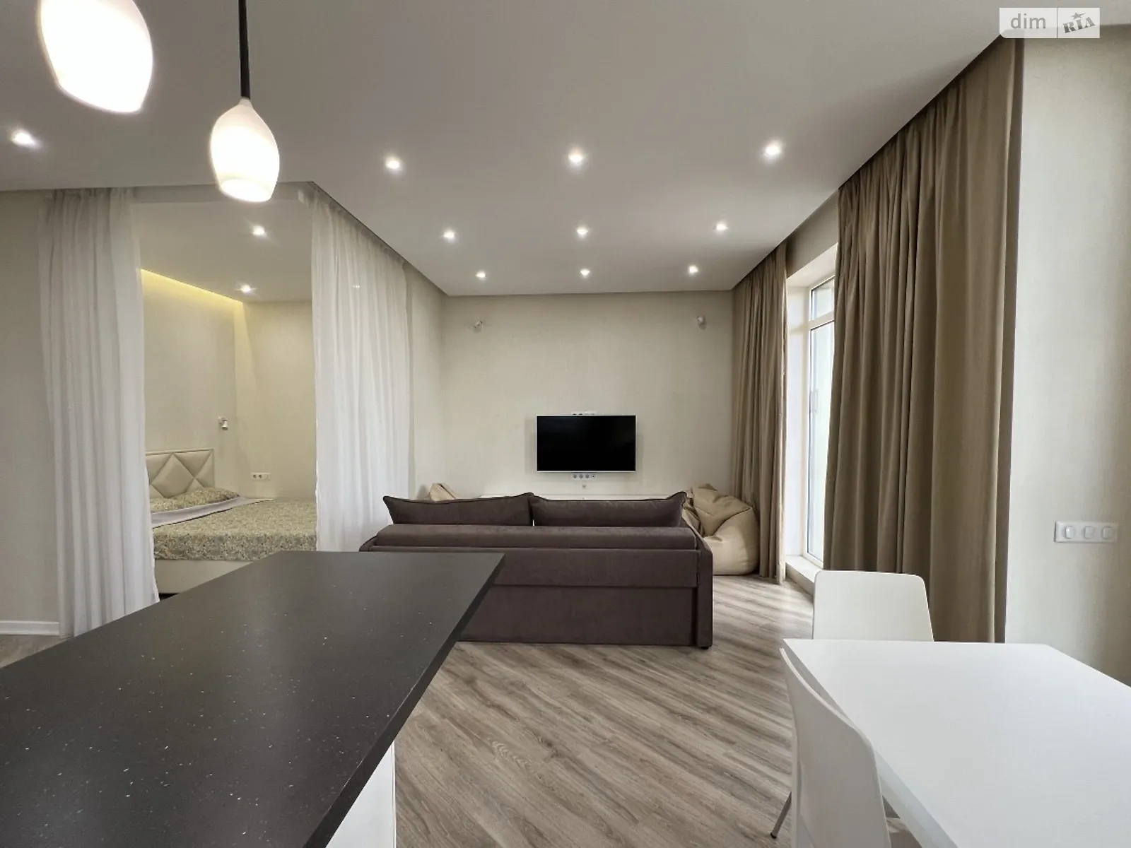 Продається 1-кімнатна квартира 54 кв. м у Одесі, бул. Французький, 60В - фото 1