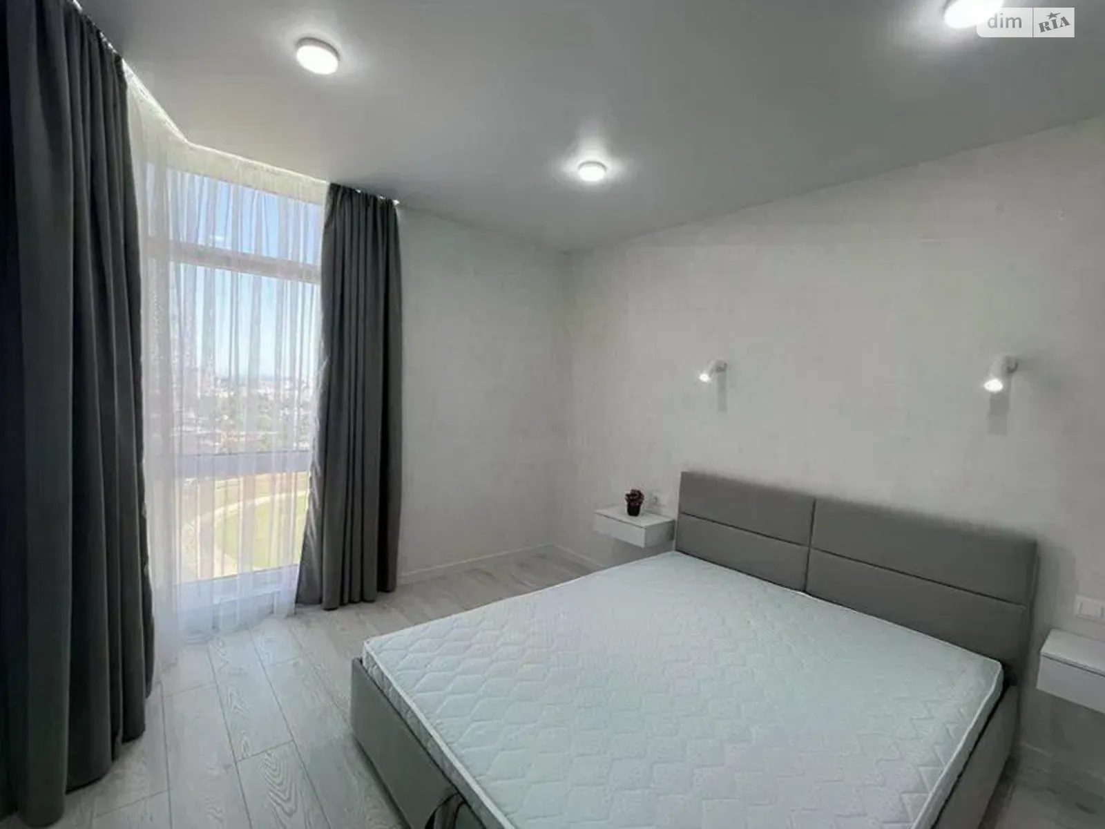 Продается 1-комнатная квартира 42 кв. м в Одессе, ул. Краснова, 1Б - фото 1