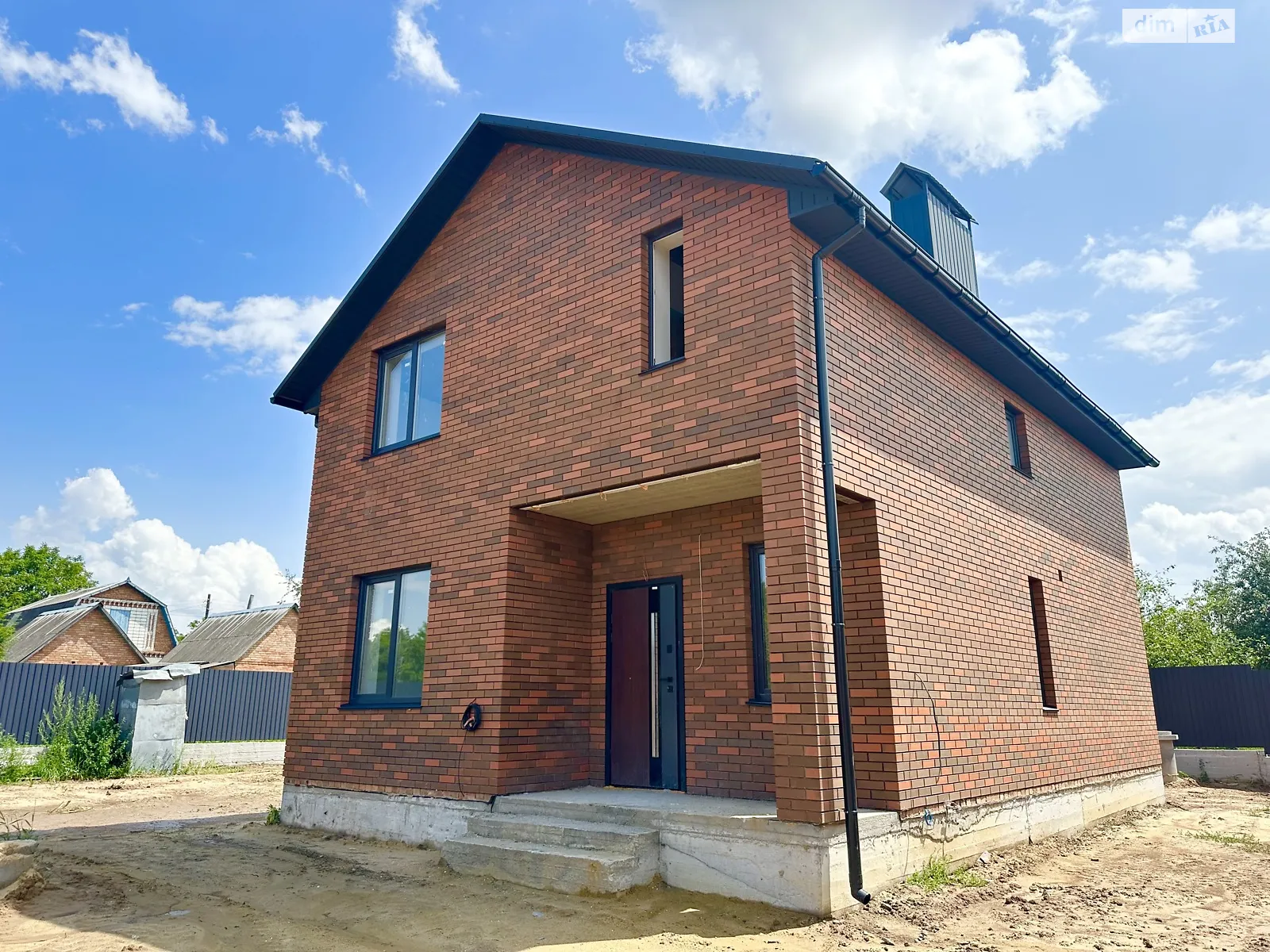 Продается дом на 2 этажа 120 кв. м с садом, цена: 91999 $ - фото 1